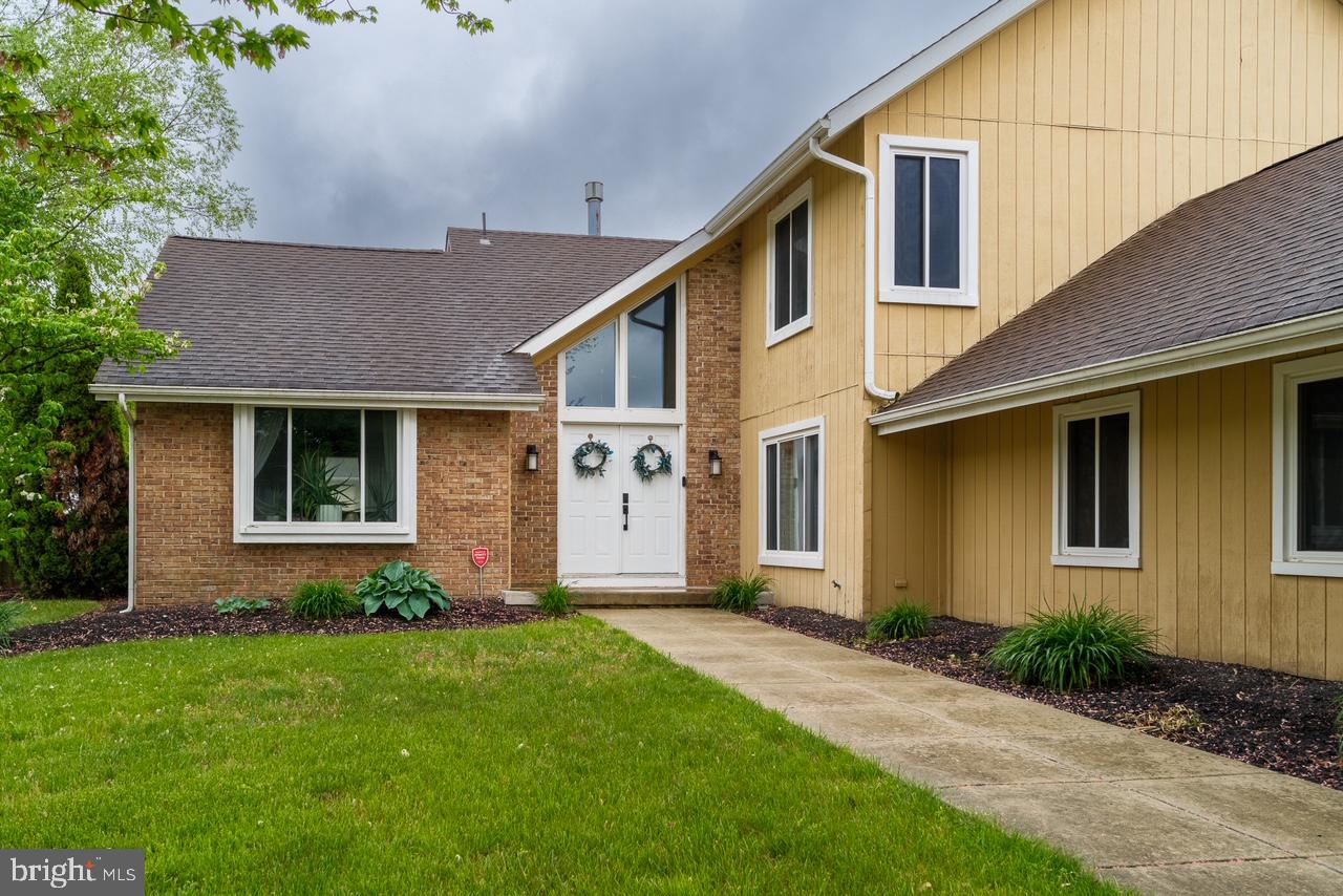 7 KNOLL COURT