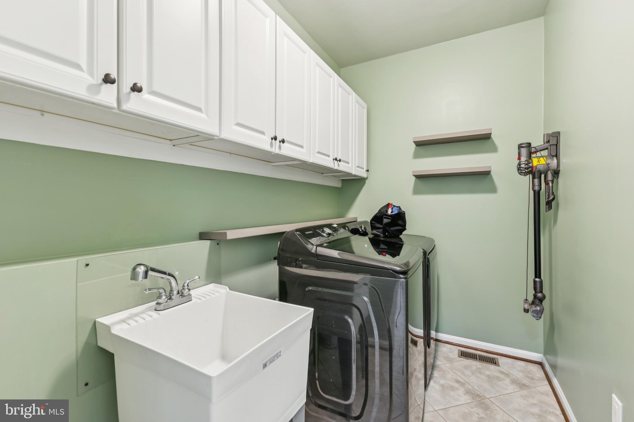 LOCUST GROVE ESTATES - Residential