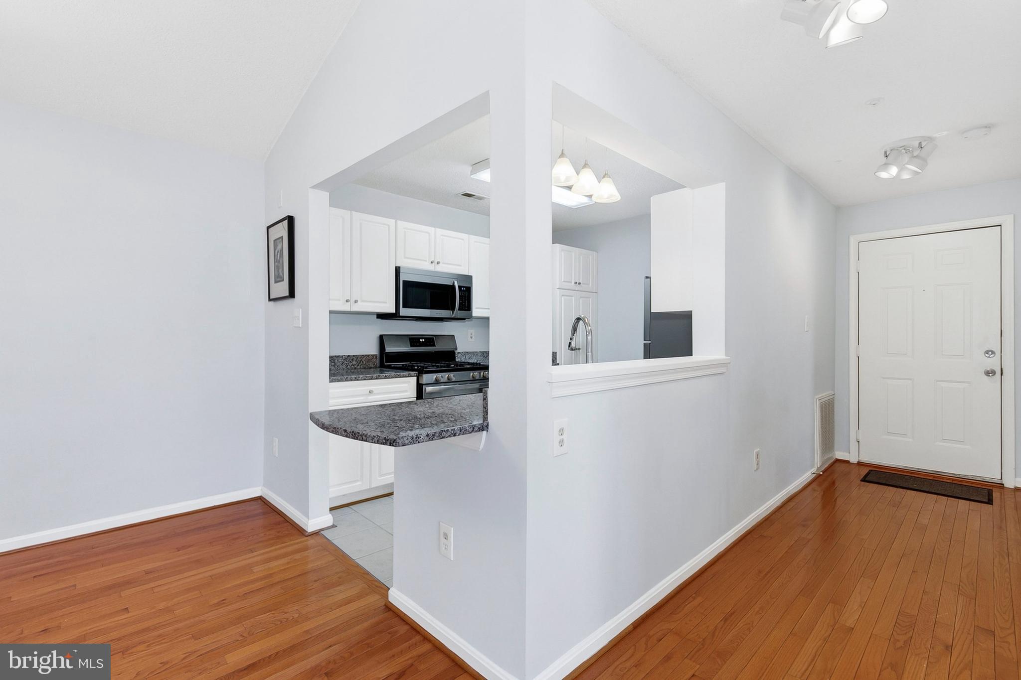 10007 VANDERBILT CIRCLE 14