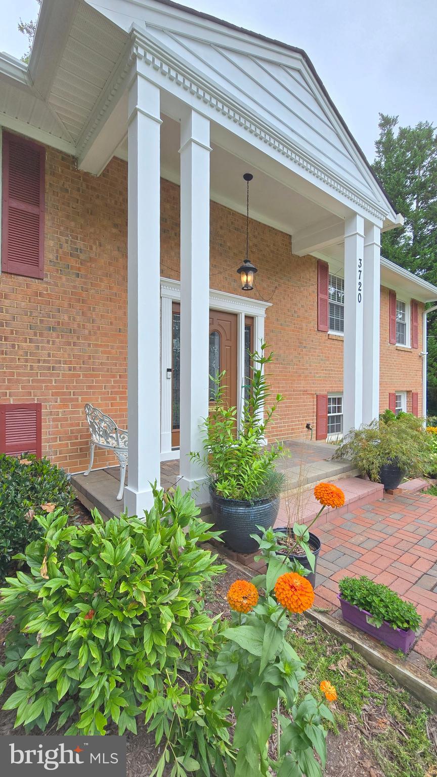 3720 KING ARTHUR ROAD