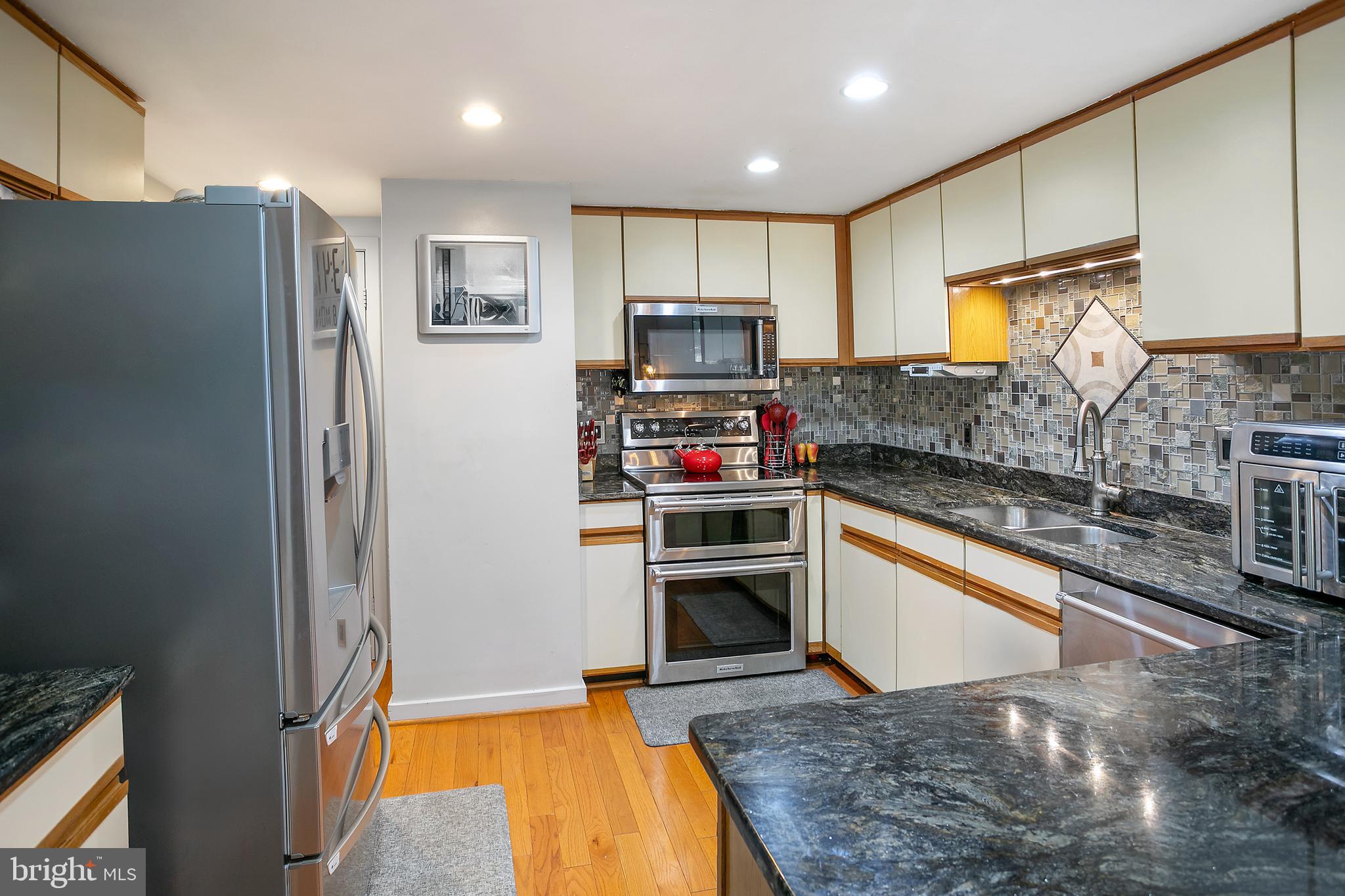 2213 CEDAR COVE COURT