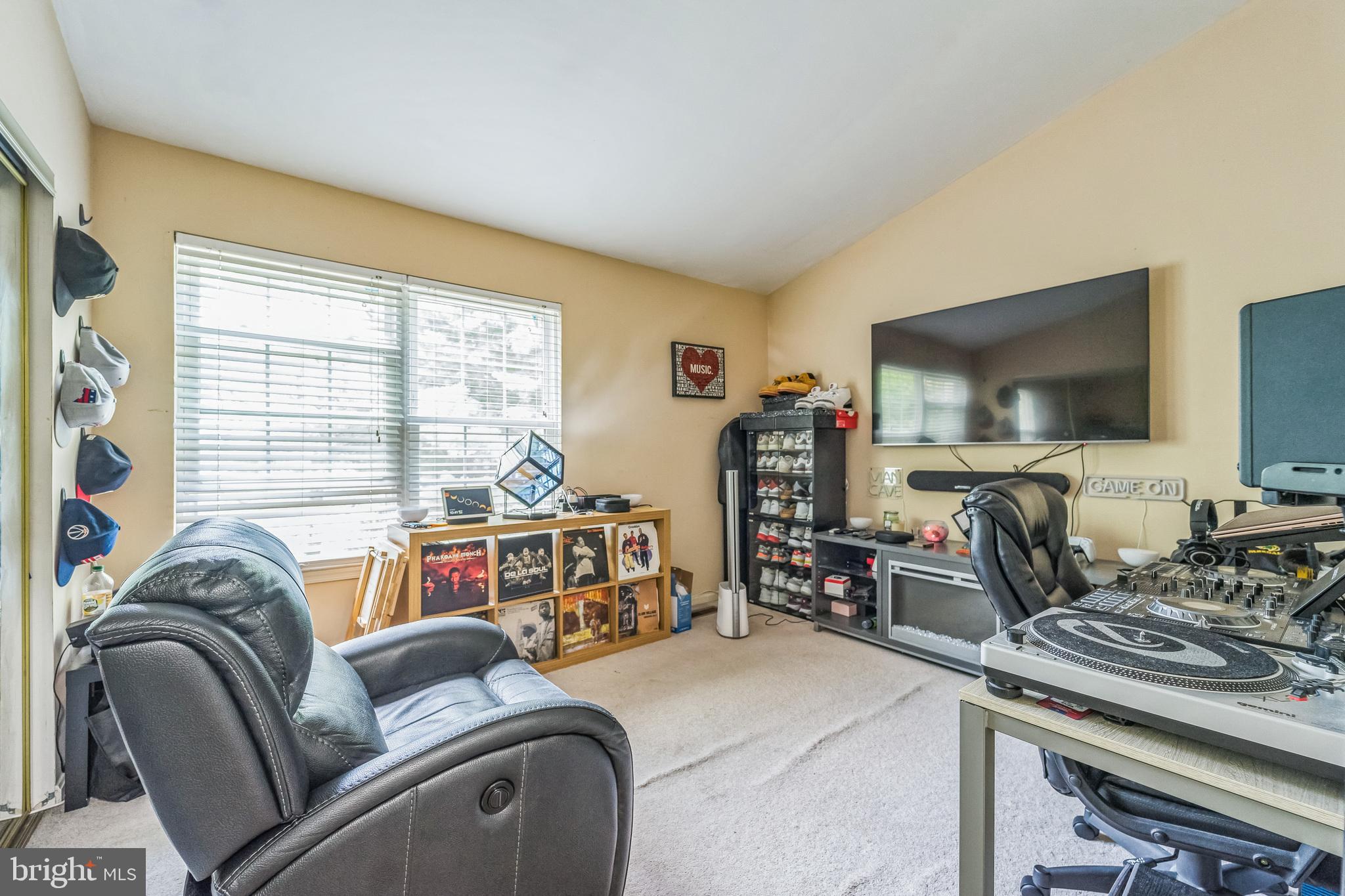 GLENSHIRE TOWNE - Residential Lease