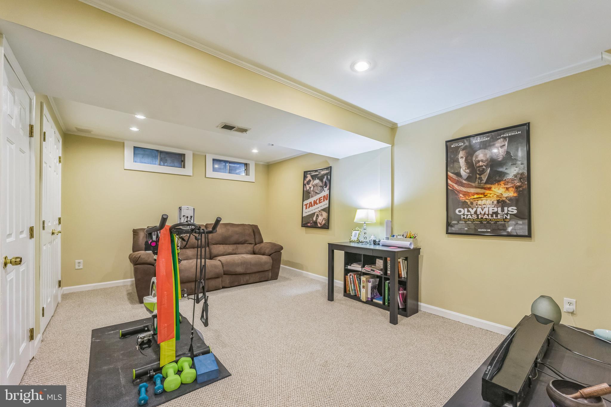 GLENSHIRE TOWNE - Residential Lease