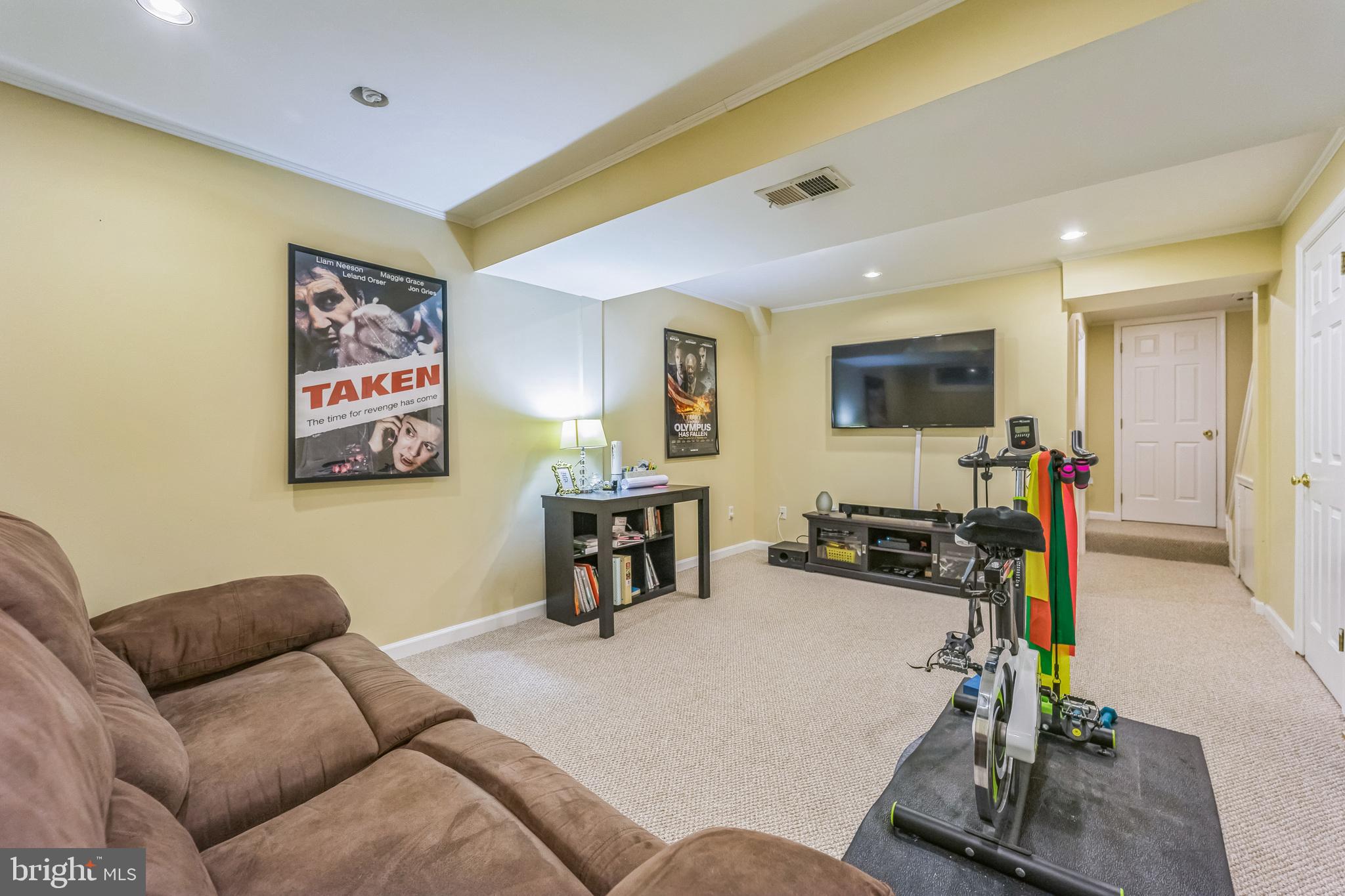 GLENSHIRE TOWNE - Residential Lease