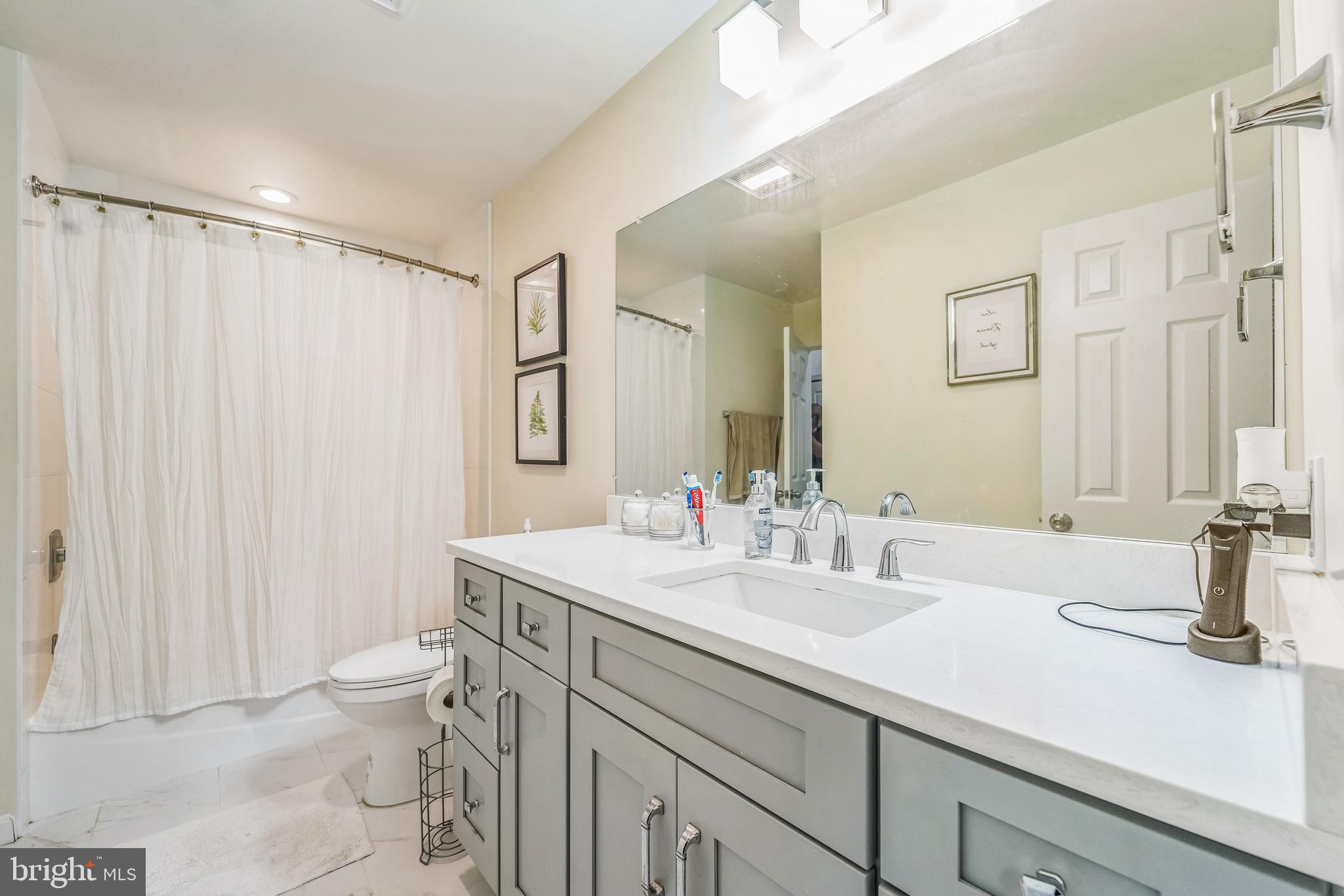 GLENSHIRE TOWNE - Residential Lease