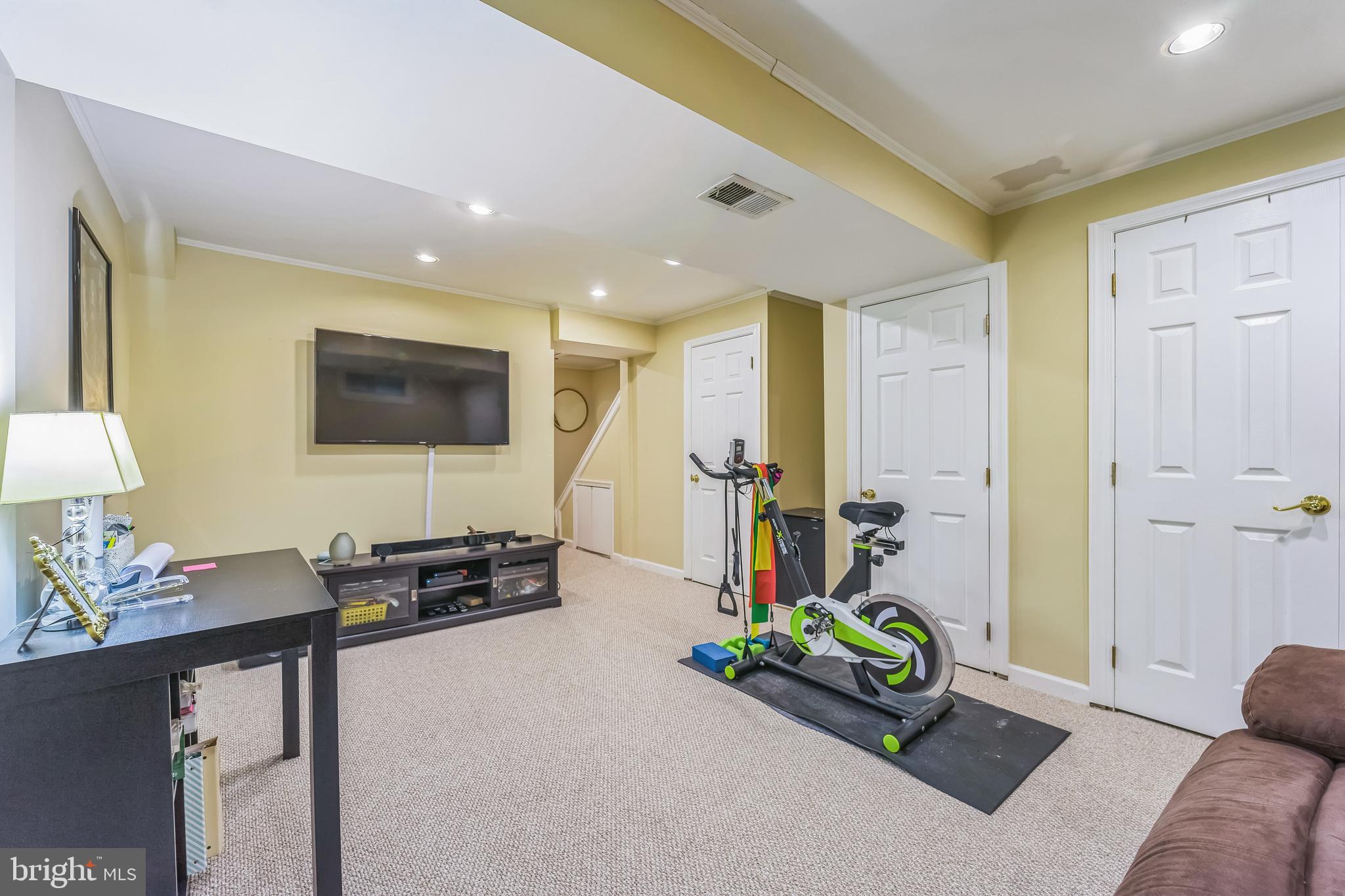 GLENSHIRE TOWNE - Residential Lease