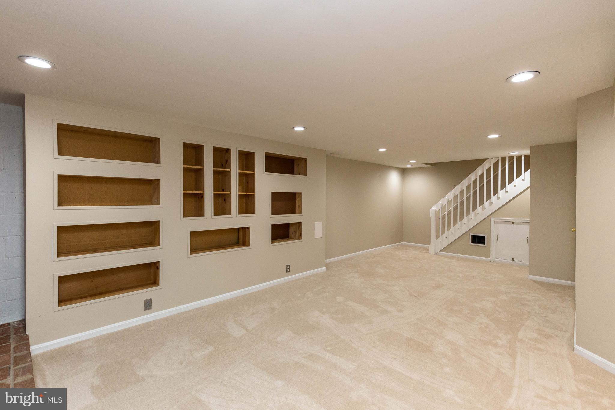 HAYFIELD FARM - Residential