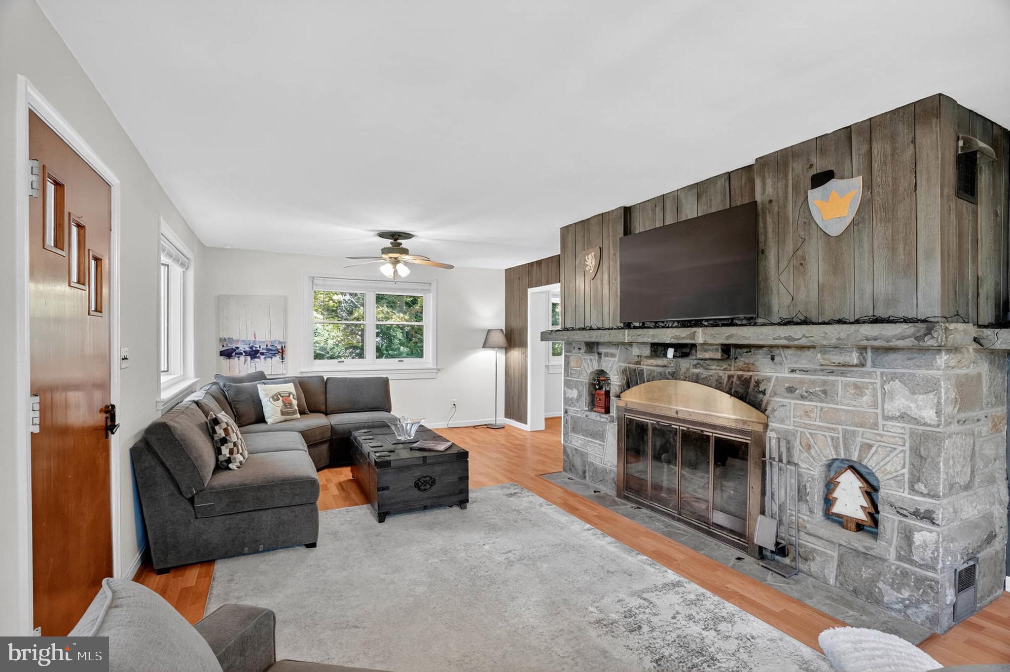 LAUREL ACRES - Residential Lease