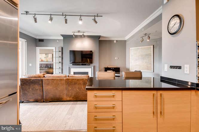 THE RITZ-CARLTON RESIDENCES - Residential Lease