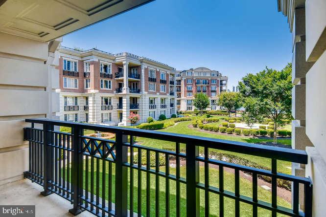 THE RITZ-CARLTON RESIDENCES - Residential Lease