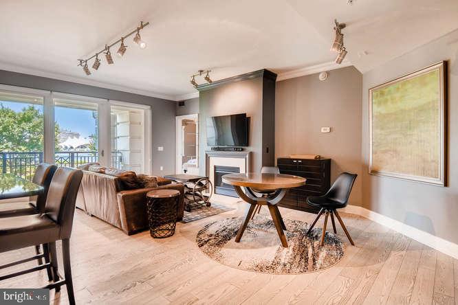 THE RITZ-CARLTON RESIDENCES - Residential Lease