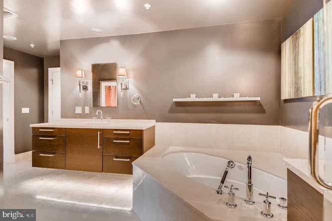 THE RITZ-CARLTON RESIDENCES - Residential Lease