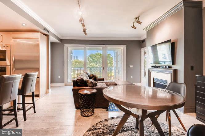 THE RITZ-CARLTON RESIDENCES - Residential Lease