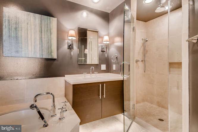 THE RITZ-CARLTON RESIDENCES - Residential Lease