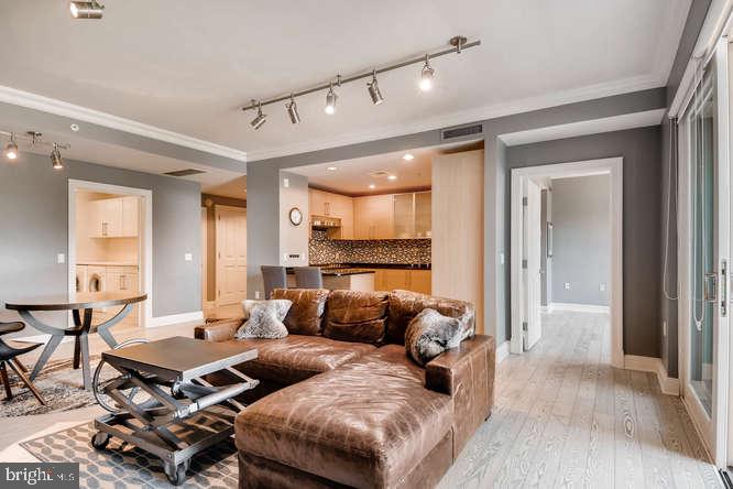 THE RITZ-CARLTON RESIDENCES - Residential Lease