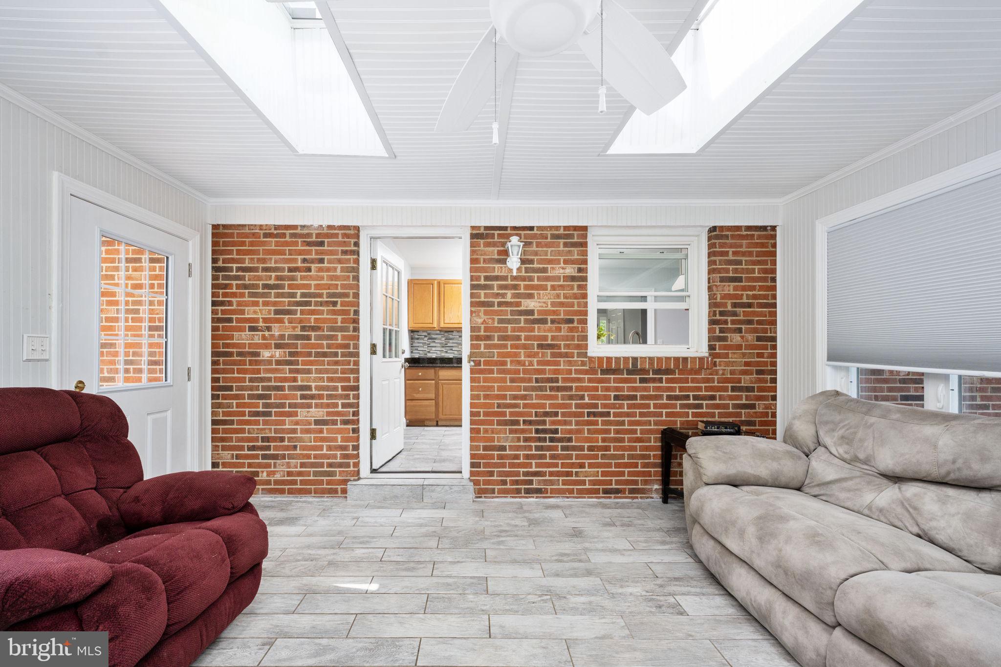 NORTH FERRY FARMS - Residential