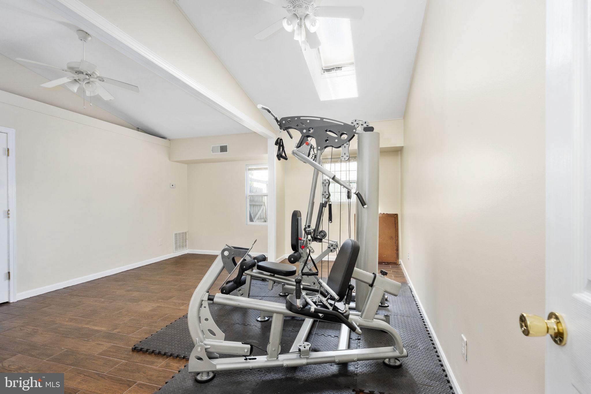 NORTH FERRY FARMS - Residential