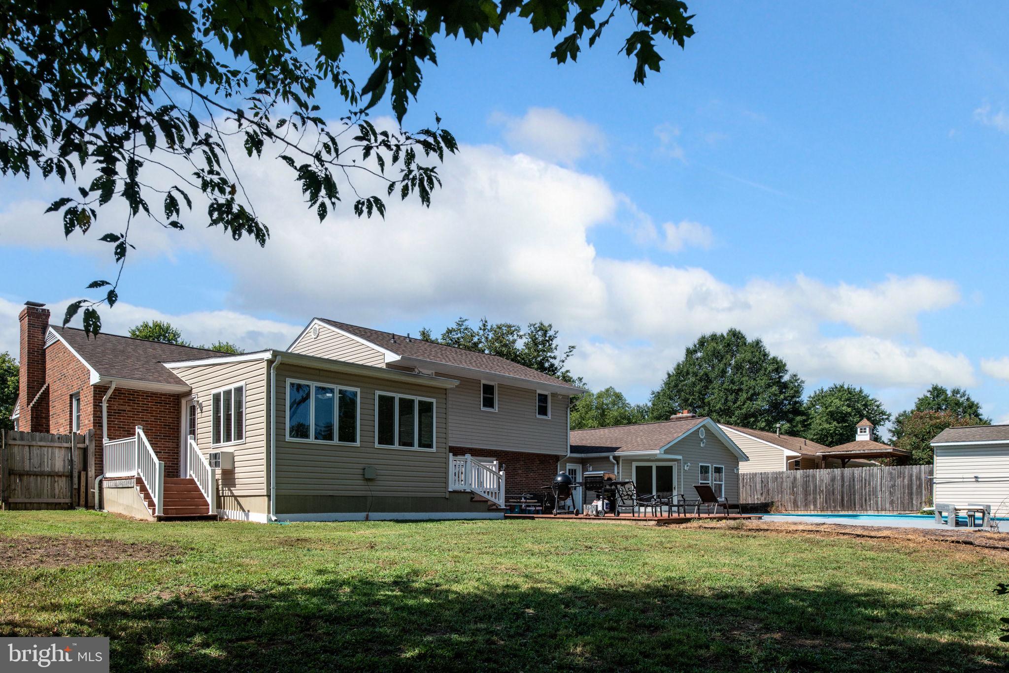 NORTH FERRY FARMS - Residential