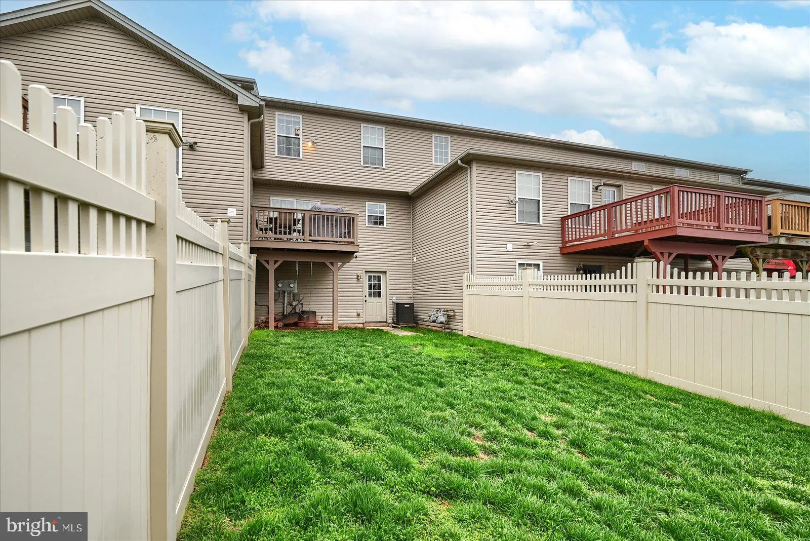 York, Pennsylvania 17404, United States, 3 Bedrooms Bedrooms, ,3 BathroomsBathrooms,Residential,Pending,101505