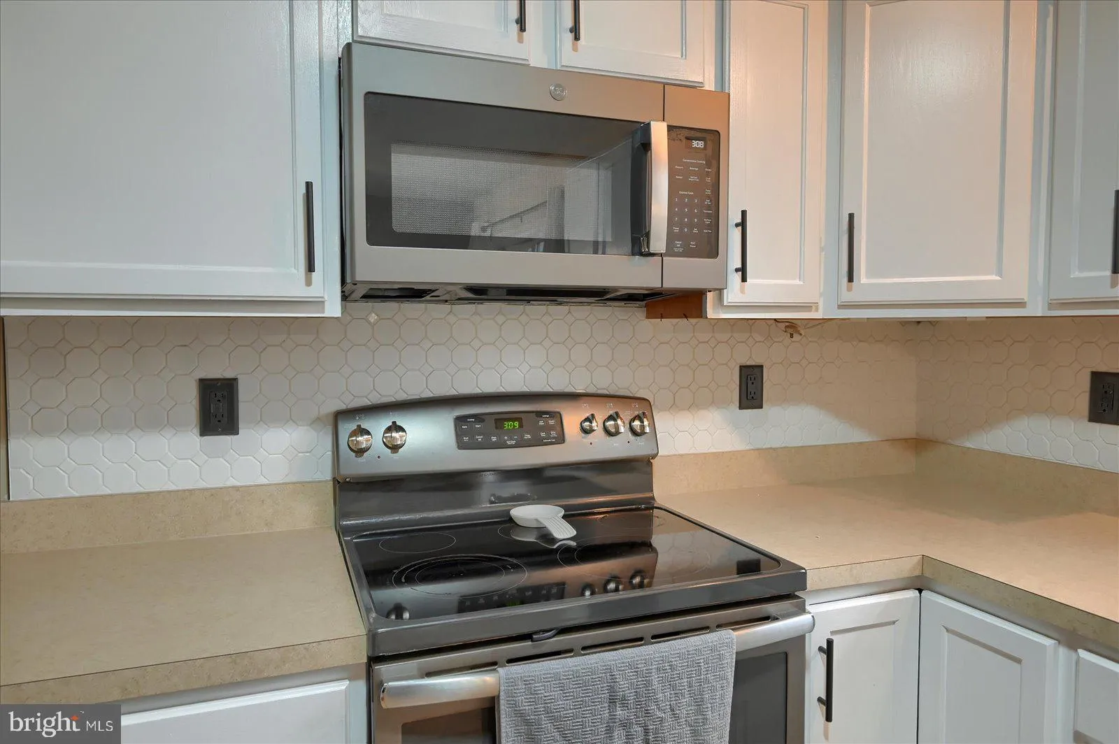 York, Pennsylvania 17404, United States, 3 Bedrooms Bedrooms, ,3 BathroomsBathrooms,Residential,Pending,101505