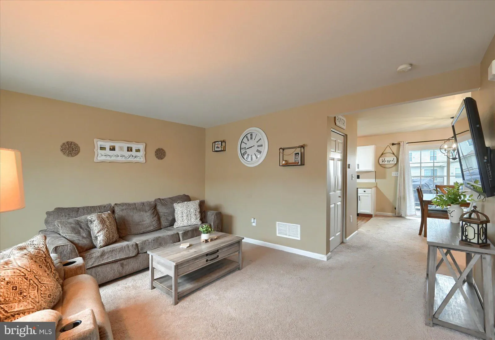 York, Pennsylvania 17404, United States, 3 Bedrooms Bedrooms, ,3 BathroomsBathrooms,Residential,Pending,101505