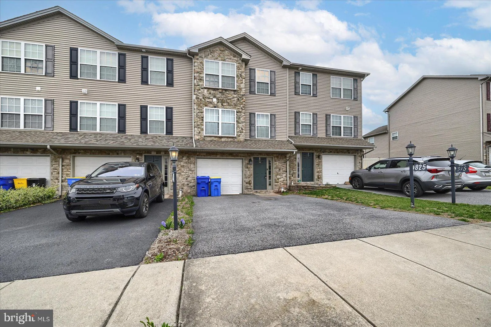 York, Pennsylvania 17404, United States, 3 Bedrooms Bedrooms, ,3 BathroomsBathrooms,Residential,Pending,101505