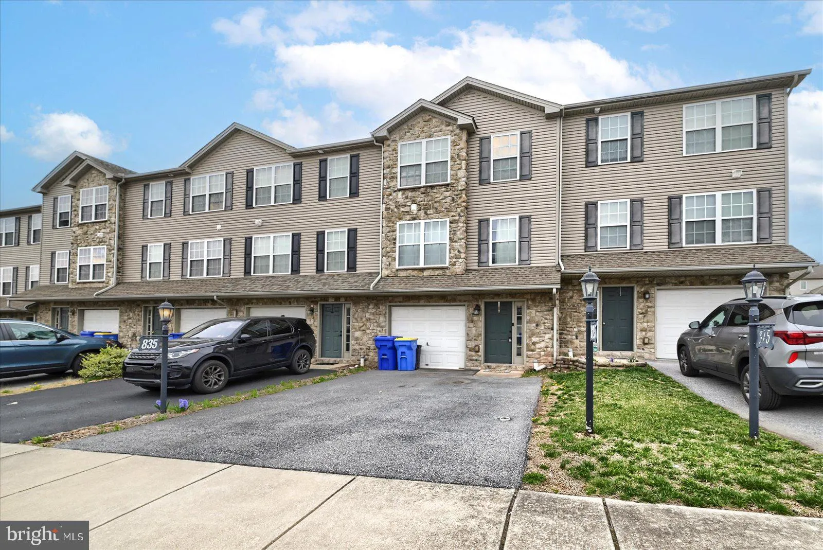 York, Pennsylvania 17404, United States, 3 Bedrooms Bedrooms, ,3 BathroomsBathrooms,Residential,Pending,101505