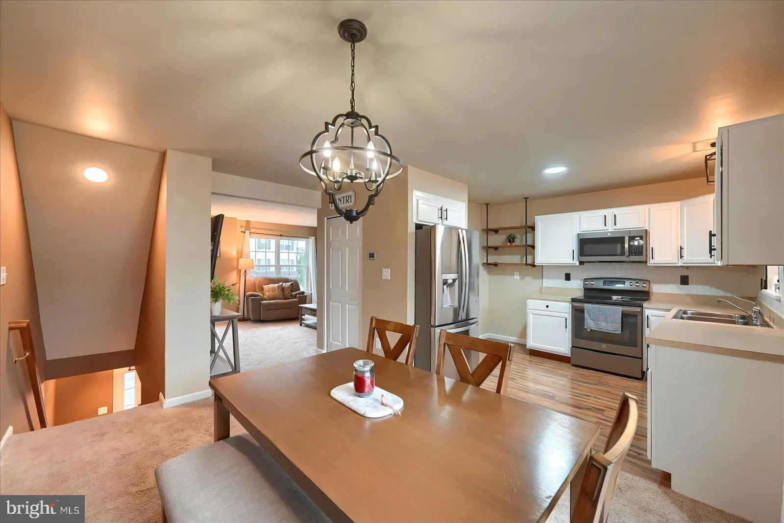 York, Pennsylvania 17404, United States, 3 Bedrooms Bedrooms, ,3 BathroomsBathrooms,Residential,Pending,101505