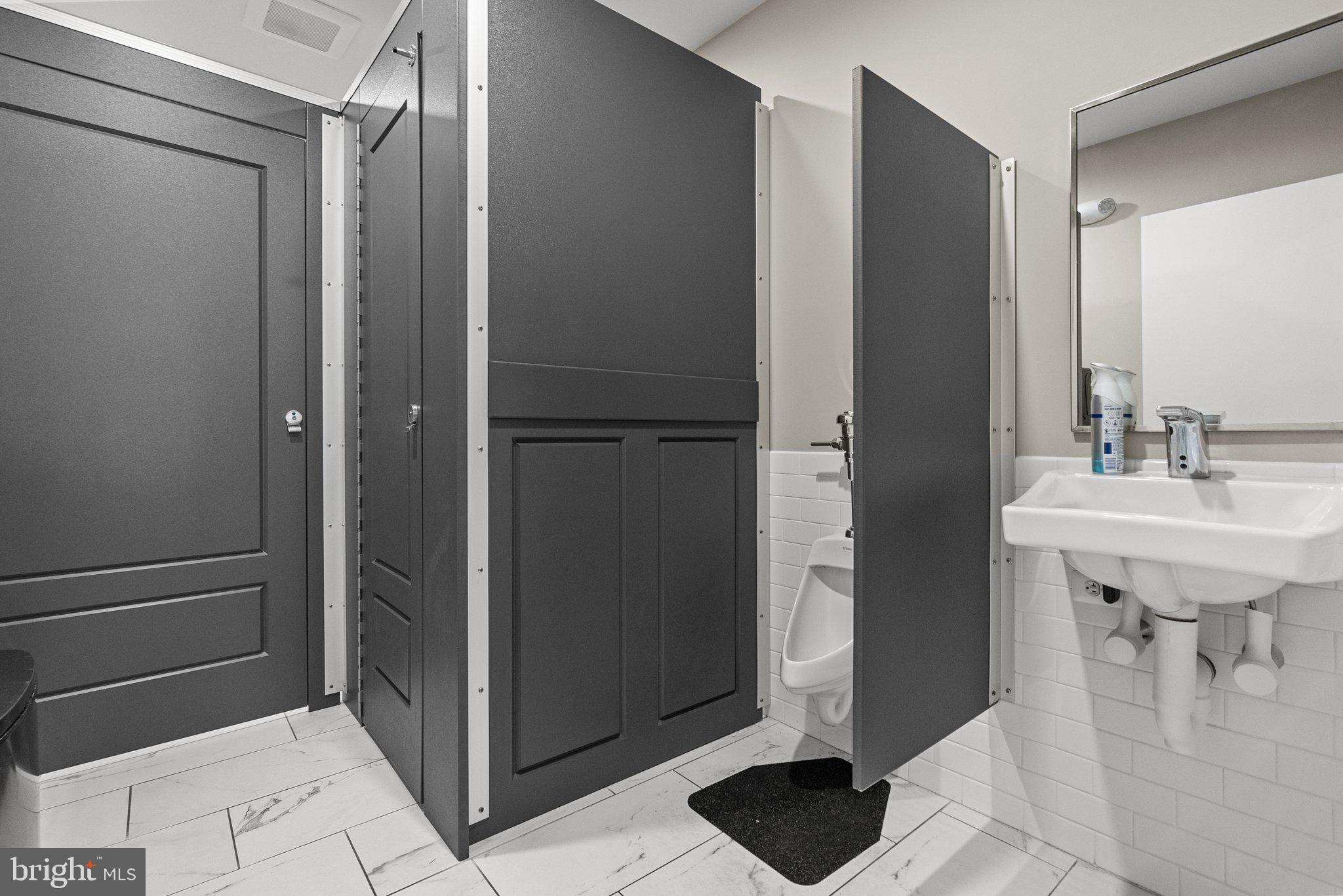 NEWTOWN BUSINESS COM - Commercial Sale