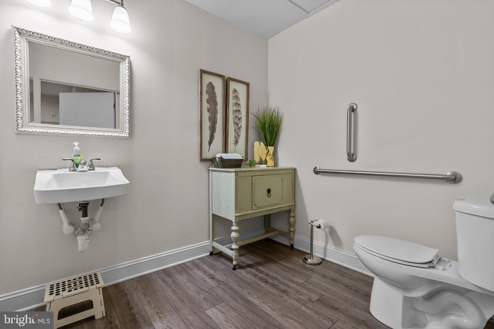 NEWTOWN BUSINESS COM - Commercial Sale