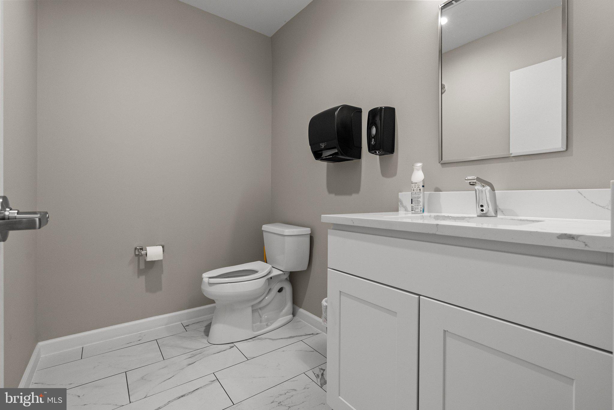 NEWTOWN BUSINESS COM - Commercial Sale