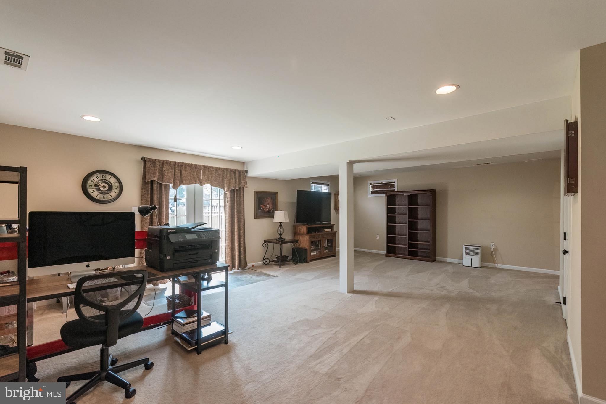 LAUREL RIDGE - Residential