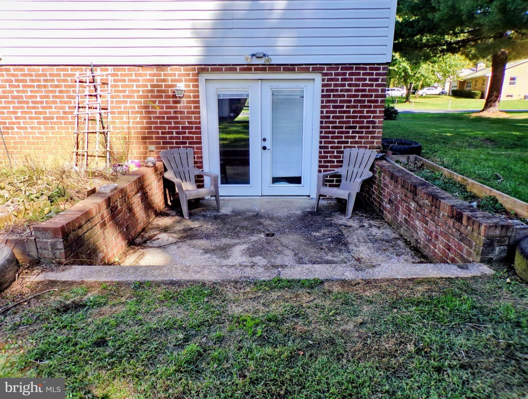 21 CLOVER LANE