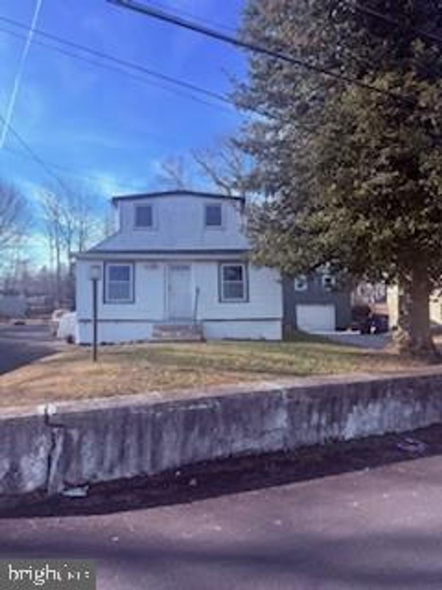 Opportunity awaits with this 4-bedroom, 1-bath home set against beautiful country views. Featuring a spacious living room and an eat-in kitchen, the layout offers a solid foundation ready for your personal touch.
Situated on four total parcels, this property provides exceptional outdoor space and flexibility. The generous yard is ideal for gardening, recreation, or simply enjoying the peaceful rural setting. One of the additional lots includes an old well and septic (condition unknown), offering added potential for future use.
The home does need updating, making it a great opportunity for buyers looking to renovate, invest, or create their dream country retreat. With land, views, and possibilities like this, the value is in the potential.