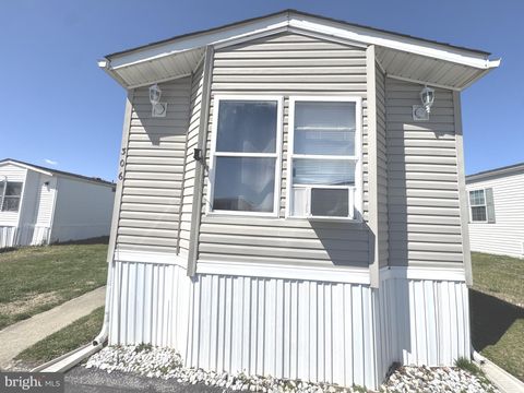 Mobile Home For Sale - 306 Joan Drive<br/> New Castle County, BEAR, DE 19701