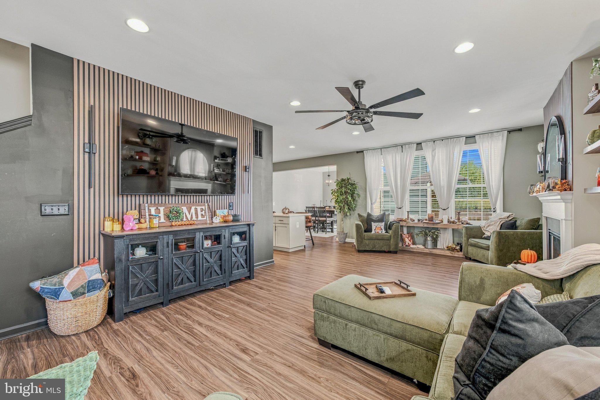 194 HOLLY SPRINGS COURT