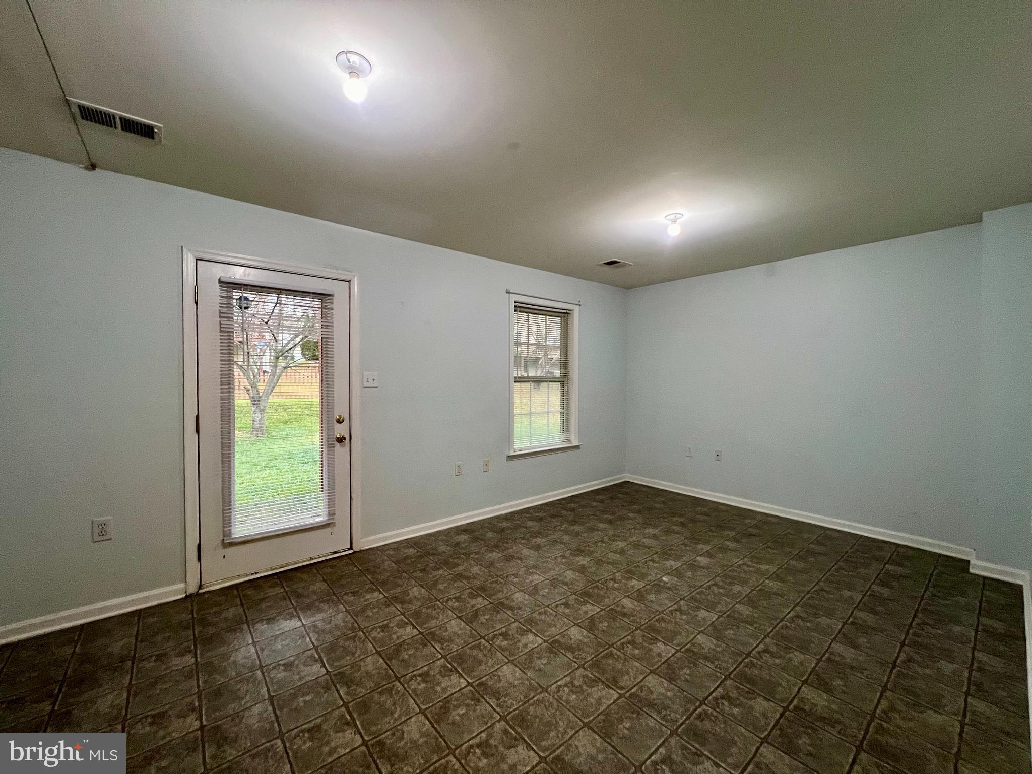 HAMMONDS MILL - Residential Lease