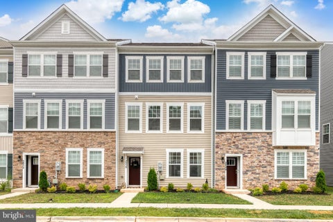 Townhouse For Rent - 2050 Hinshaw Drive<br/> ODENTON, MD 21113