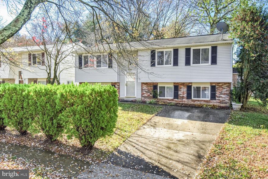 Beautiful split level single family home in Gaithersburg Maryland! Boast 6 bedrooms 3 full remodeled baths, freshly painted, new appliances, screened back porch, driveway, in very convenient location!