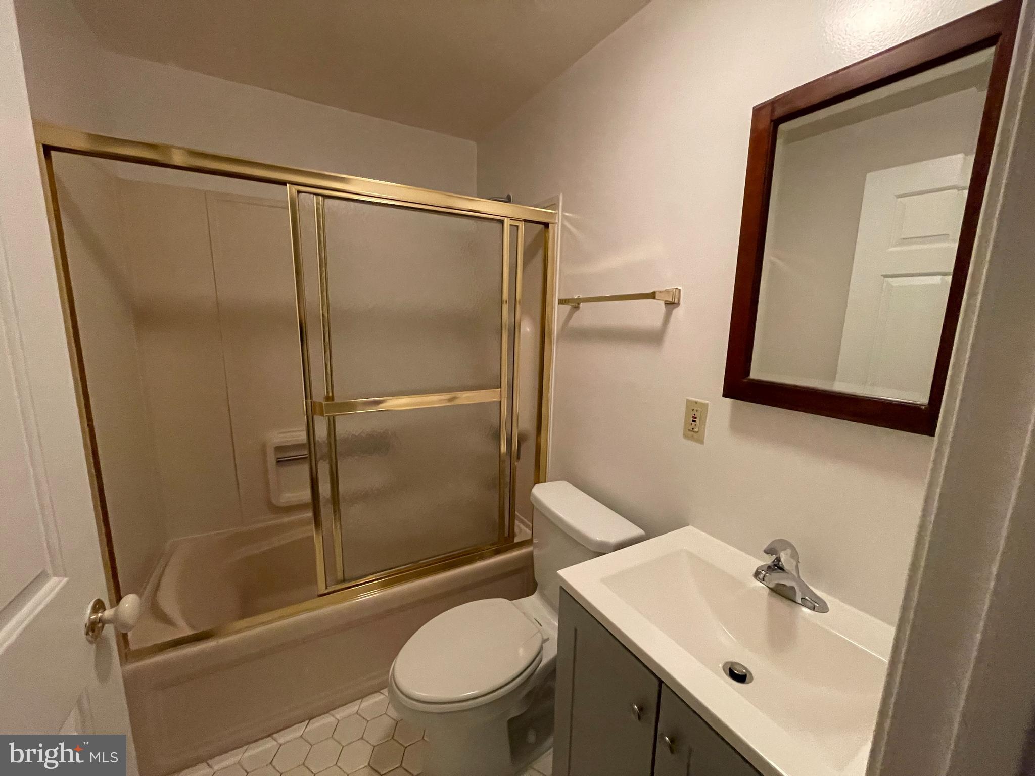 WOLFTRAP MEADOWS - Residential Lease