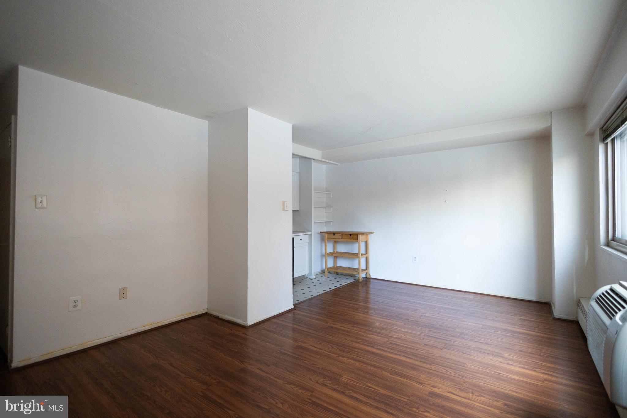 LOGAN SQUARE - Residential