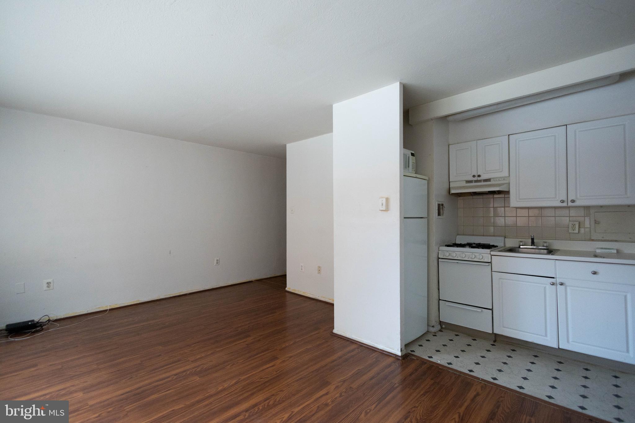 LOGAN SQUARE - Residential