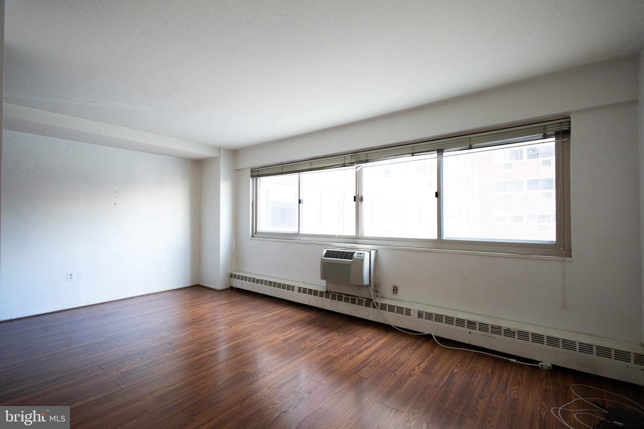 LOGAN SQUARE - Residential