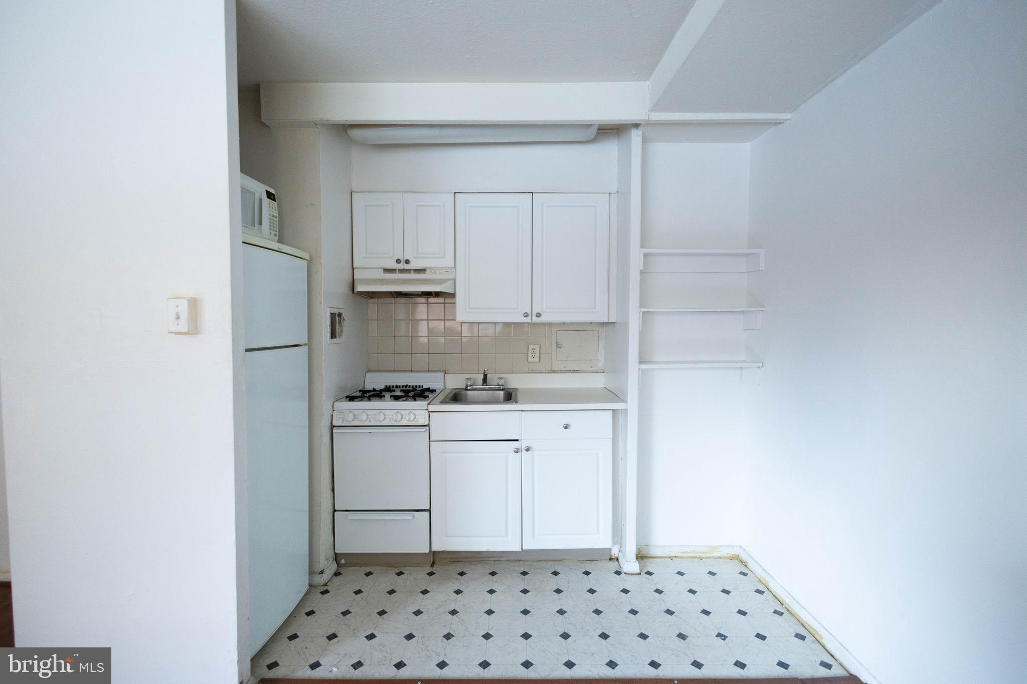 LOGAN SQUARE - Residential