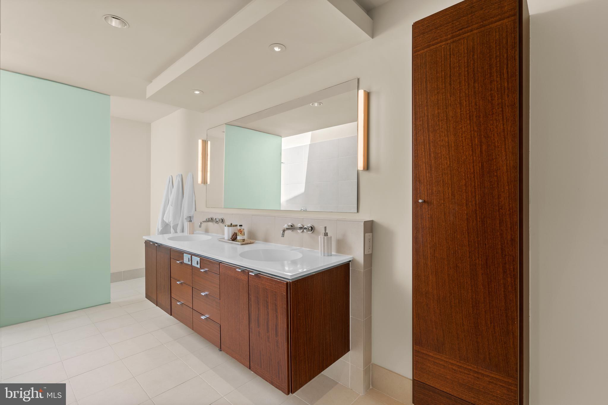 POPLAR TERRACE - Residential