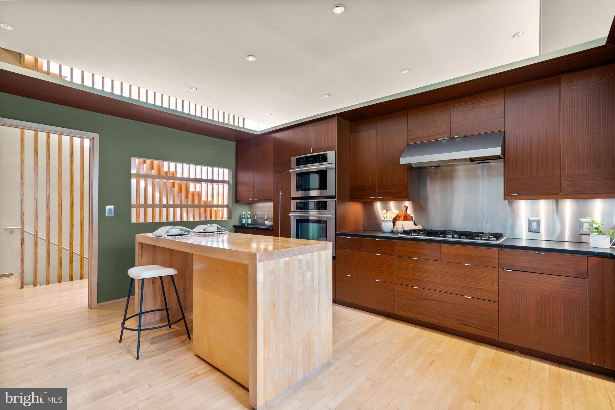 POPLAR TERRACE - Residential