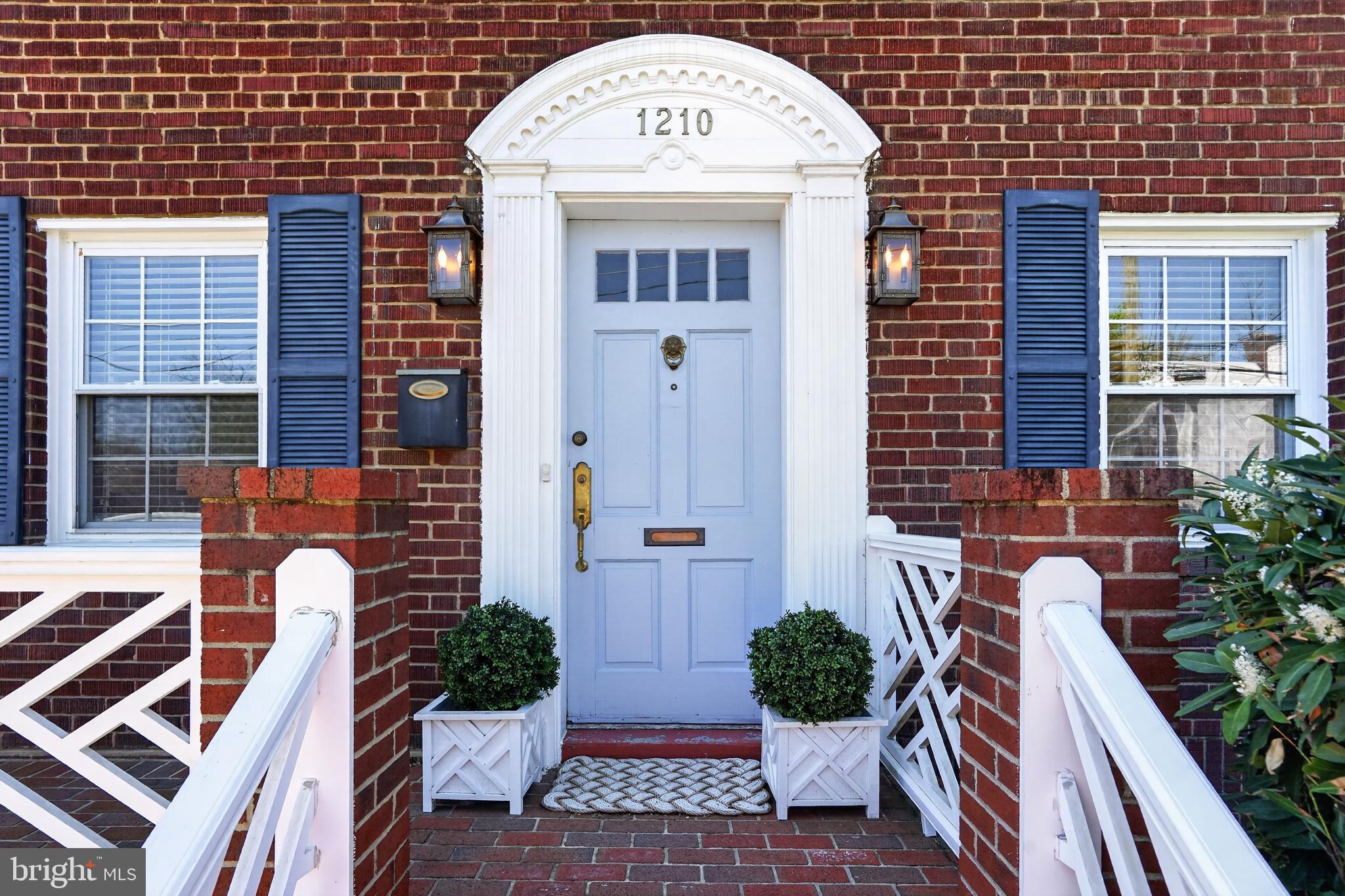 1210 W BRADDOCK ROAD