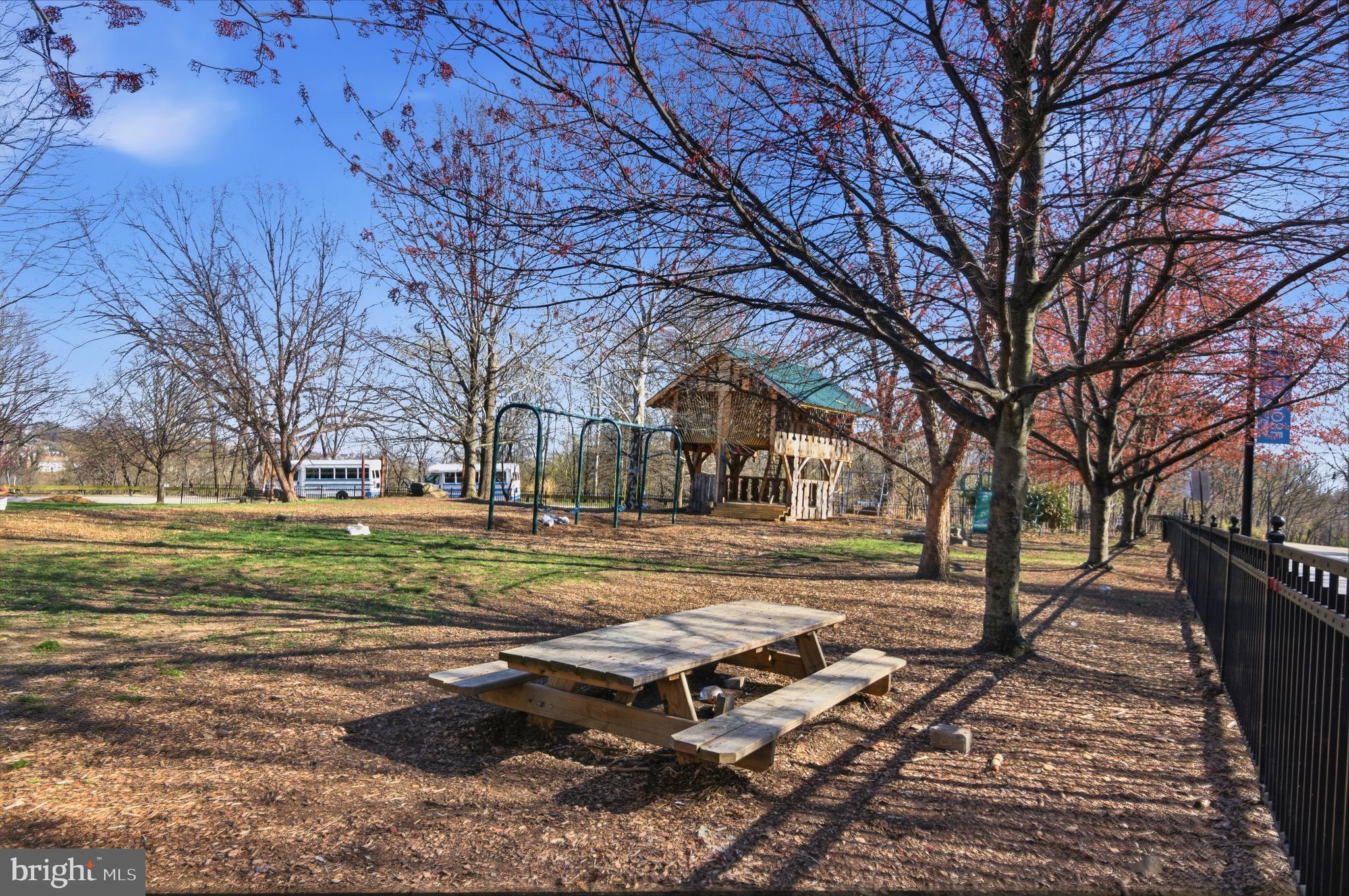 COLD SPRING NEWTOWN - Residential
