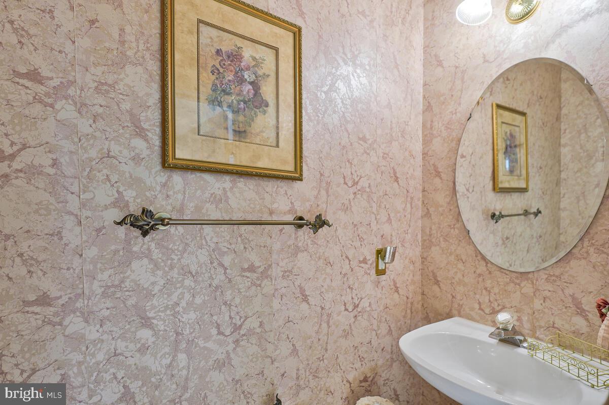 SUMMIT CREEK - Residential