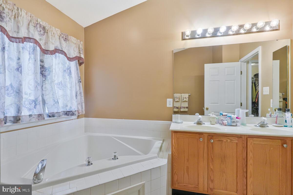 SUMMIT CREEK - Residential